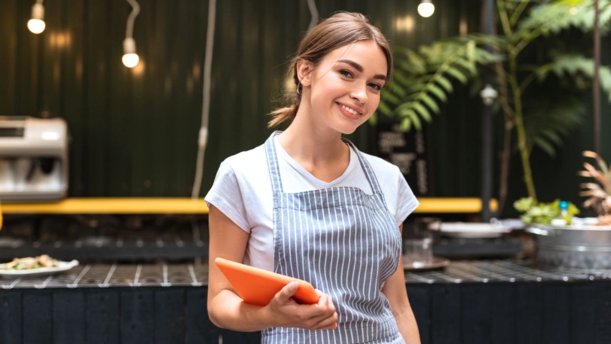 waitress smile 675x1200 1